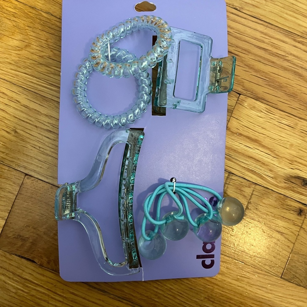 Claire’s hair set